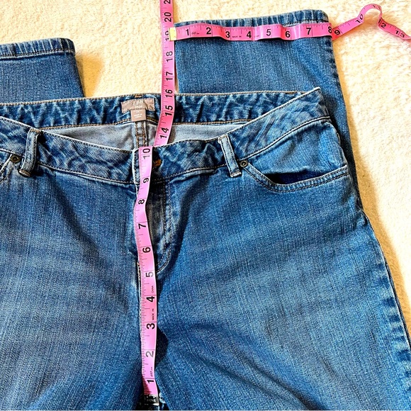 J.Jill women medium blue crop mid rise jean Acid wash distress, zip front Sz 14 - Picture 15 of 16